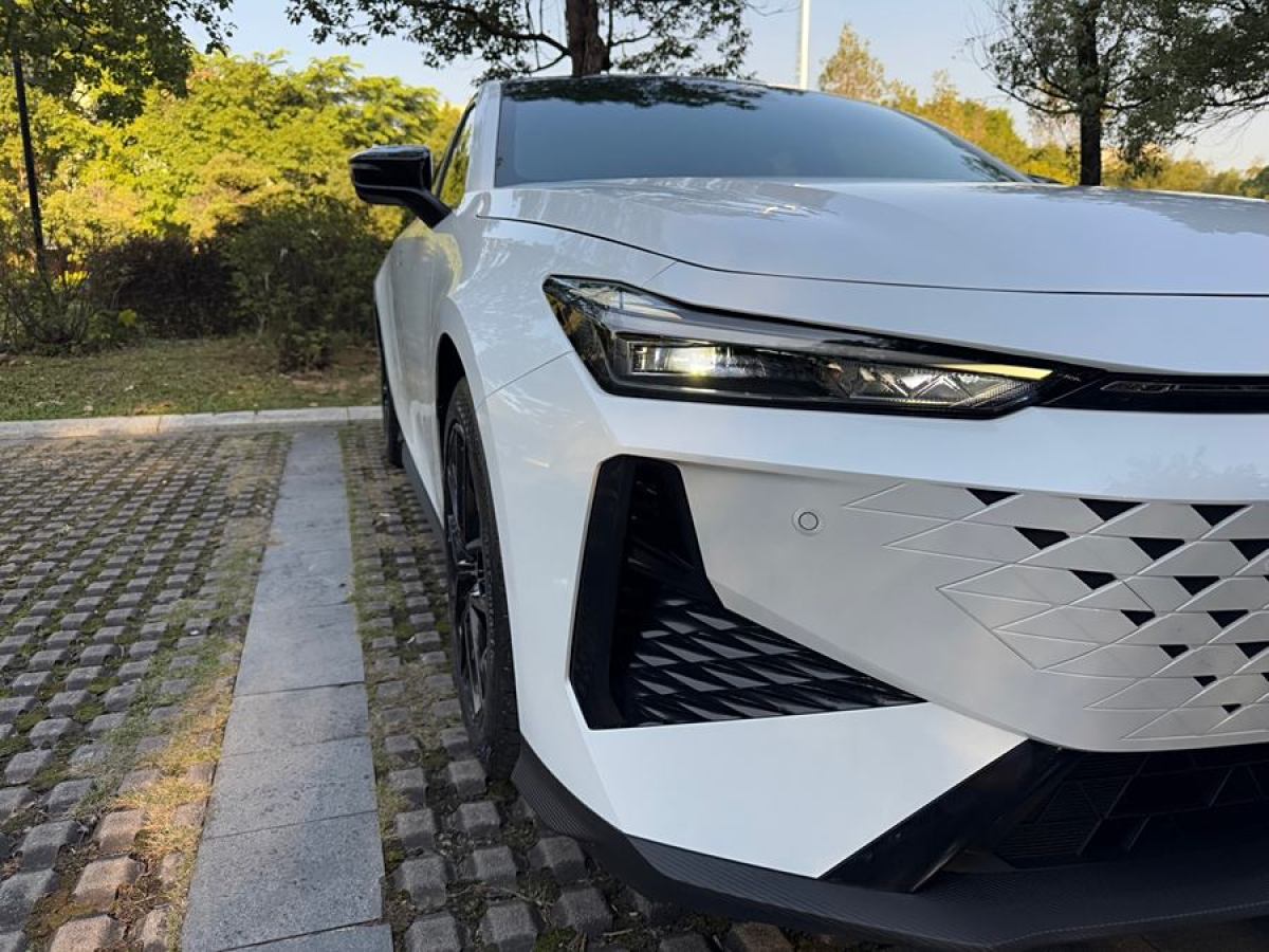 長(zhǎng)安 長(zhǎng)安UNI-V  2024款 1.5T 尊貴型圖片