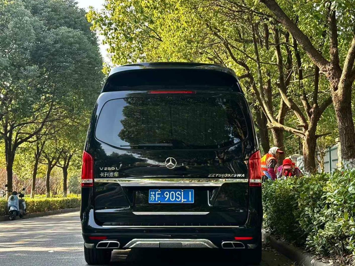 奔馳 奔馳A級(jí)  2019款  A 220 L 4MATIC 運(yùn)動(dòng)轎車圖片