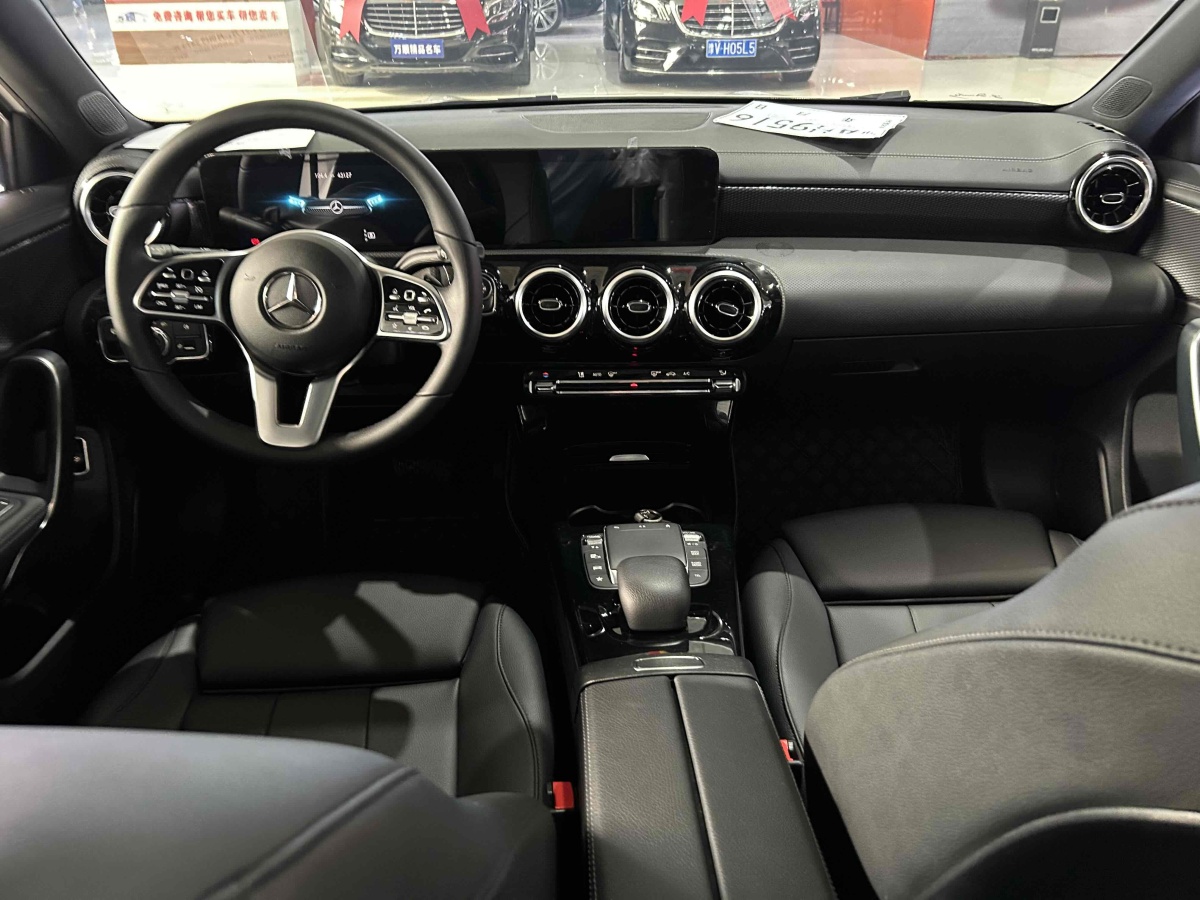 奔馳 奔馳A級  2021款 A 200 L 運動轎車動感型圖片