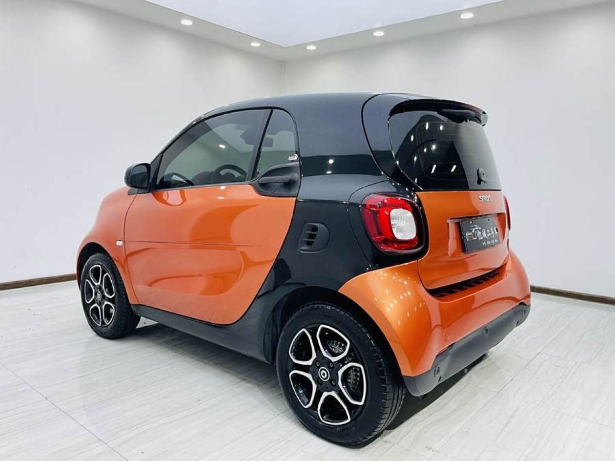 smart fortwo  2019款 0.9T 66千瓦硬頂風(fēng)擎版 國(guó)VI圖片