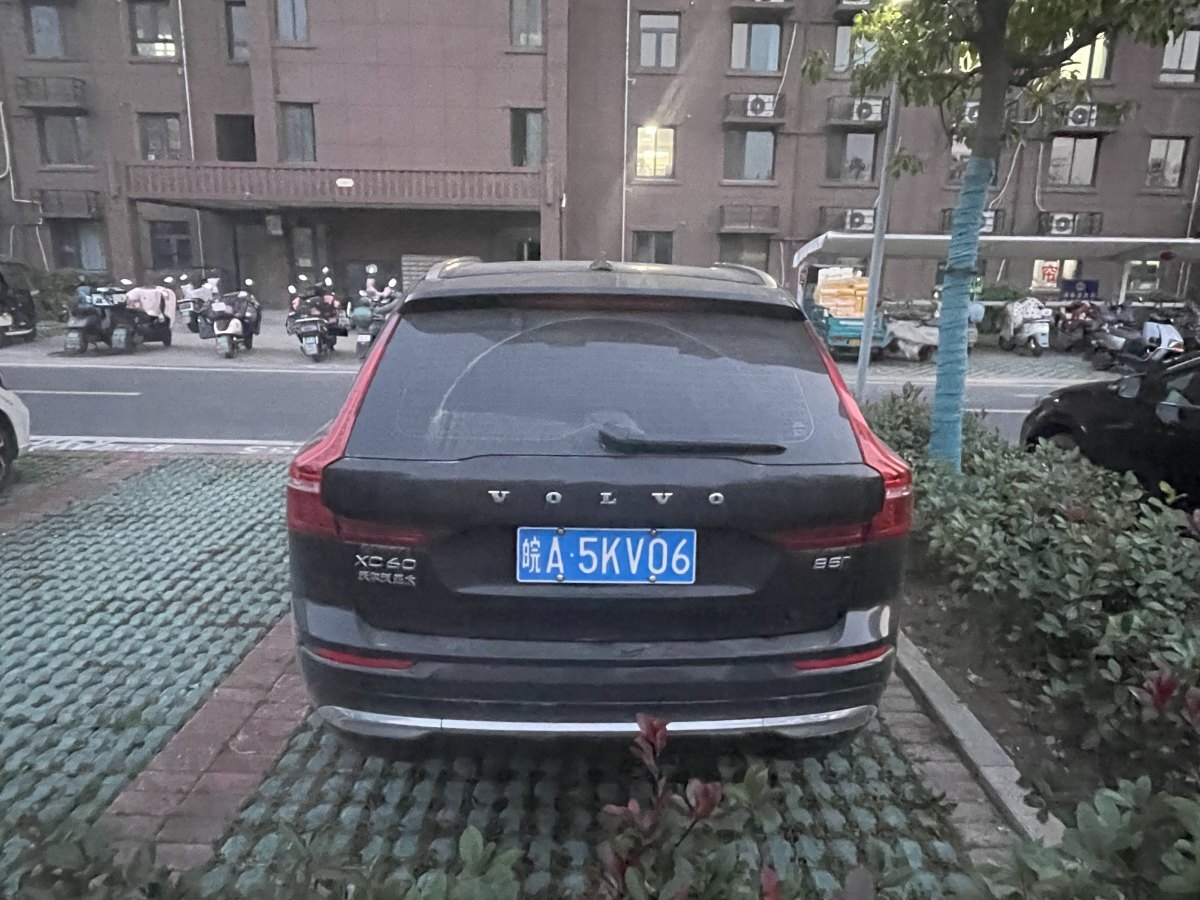 沃爾沃 XC60  2023款 B5 四驅(qū)智遠(yuǎn)豪華版圖片