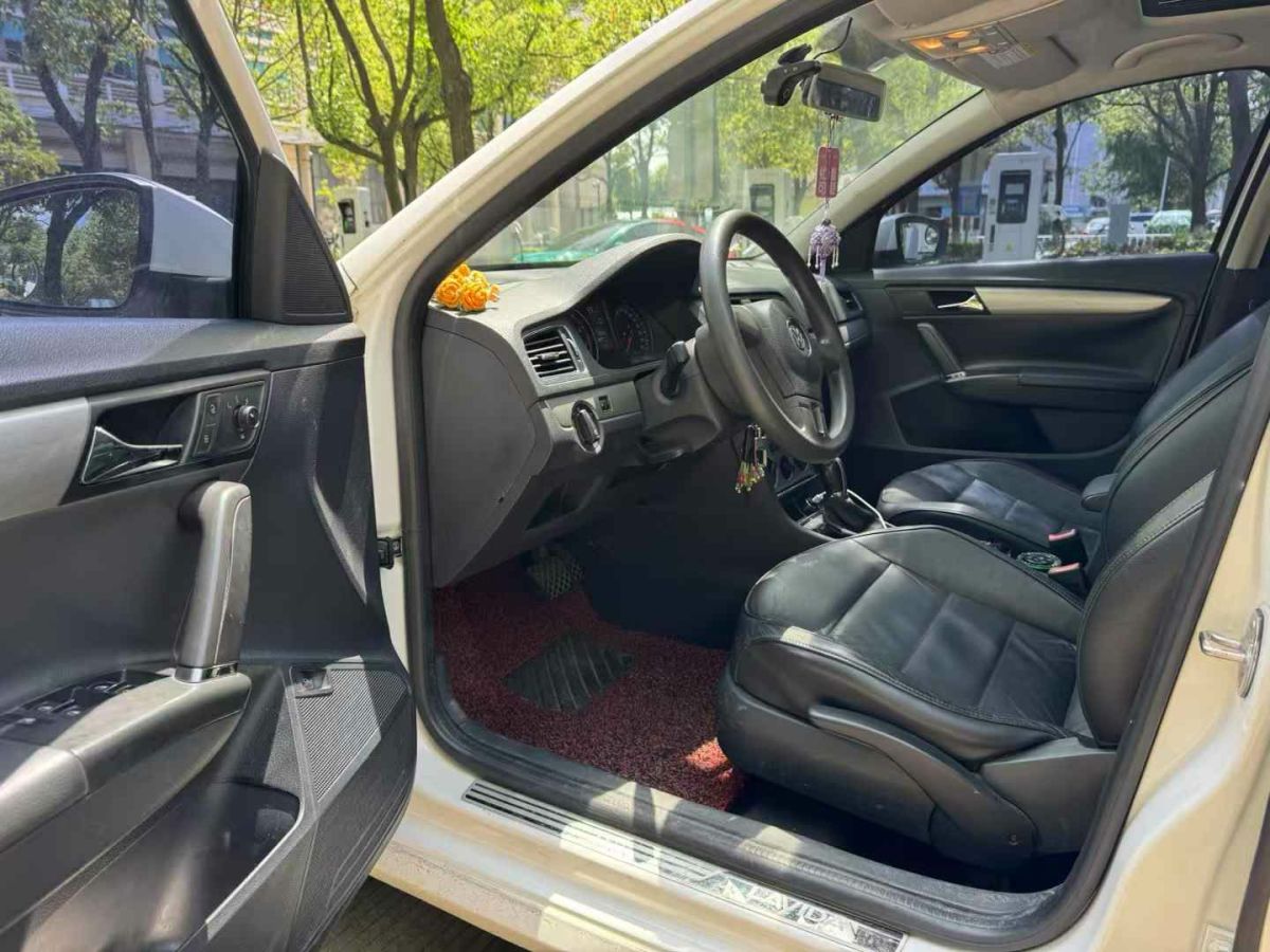 大眾 朗逸  2015款 1.2TSI DSG藍(lán)驅(qū)技術(shù)版圖片