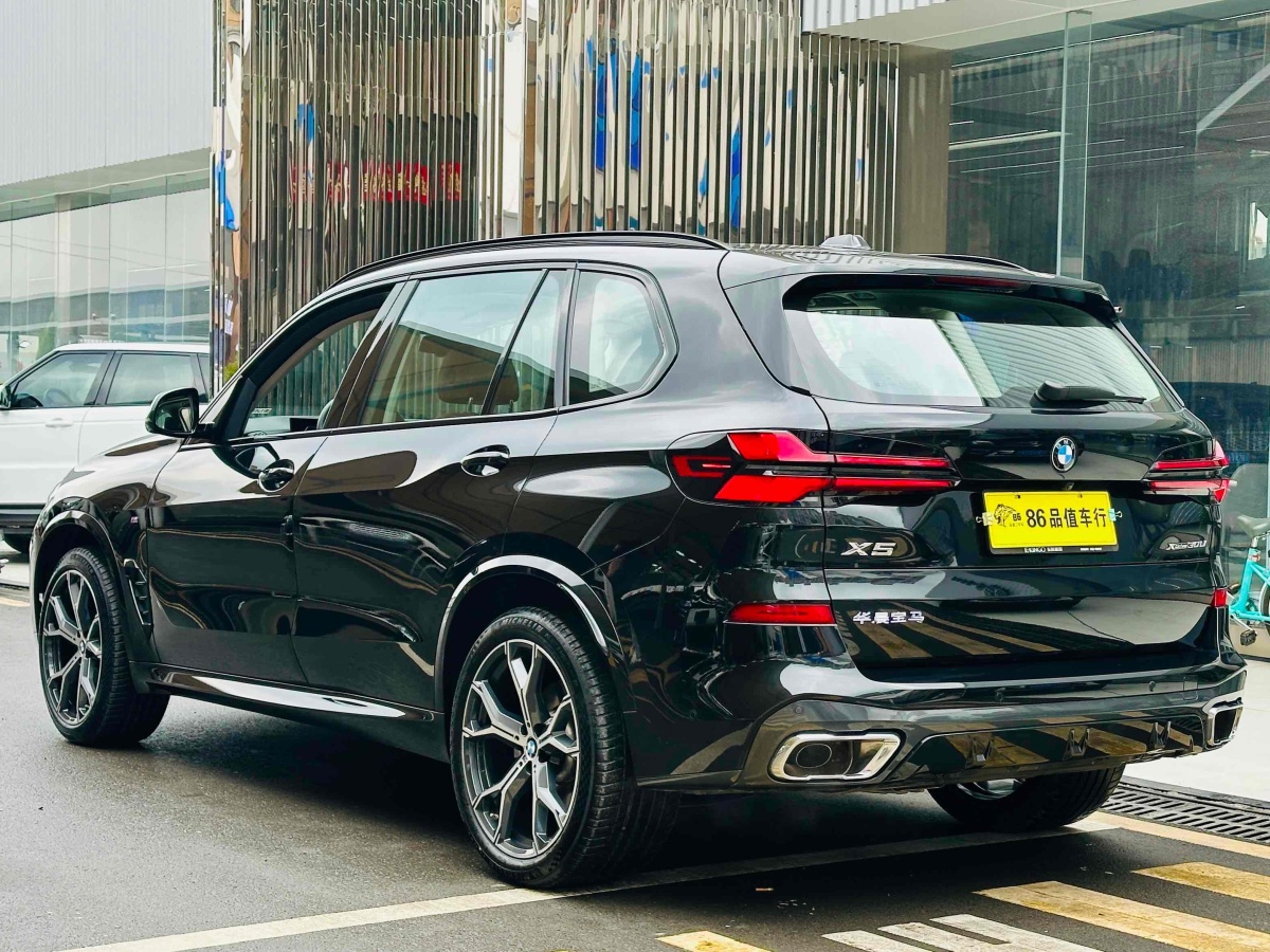 寶馬 寶馬X5  2023款 xDrive 30Li 尊享型M運(yùn)動(dòng)曜夜套裝圖片