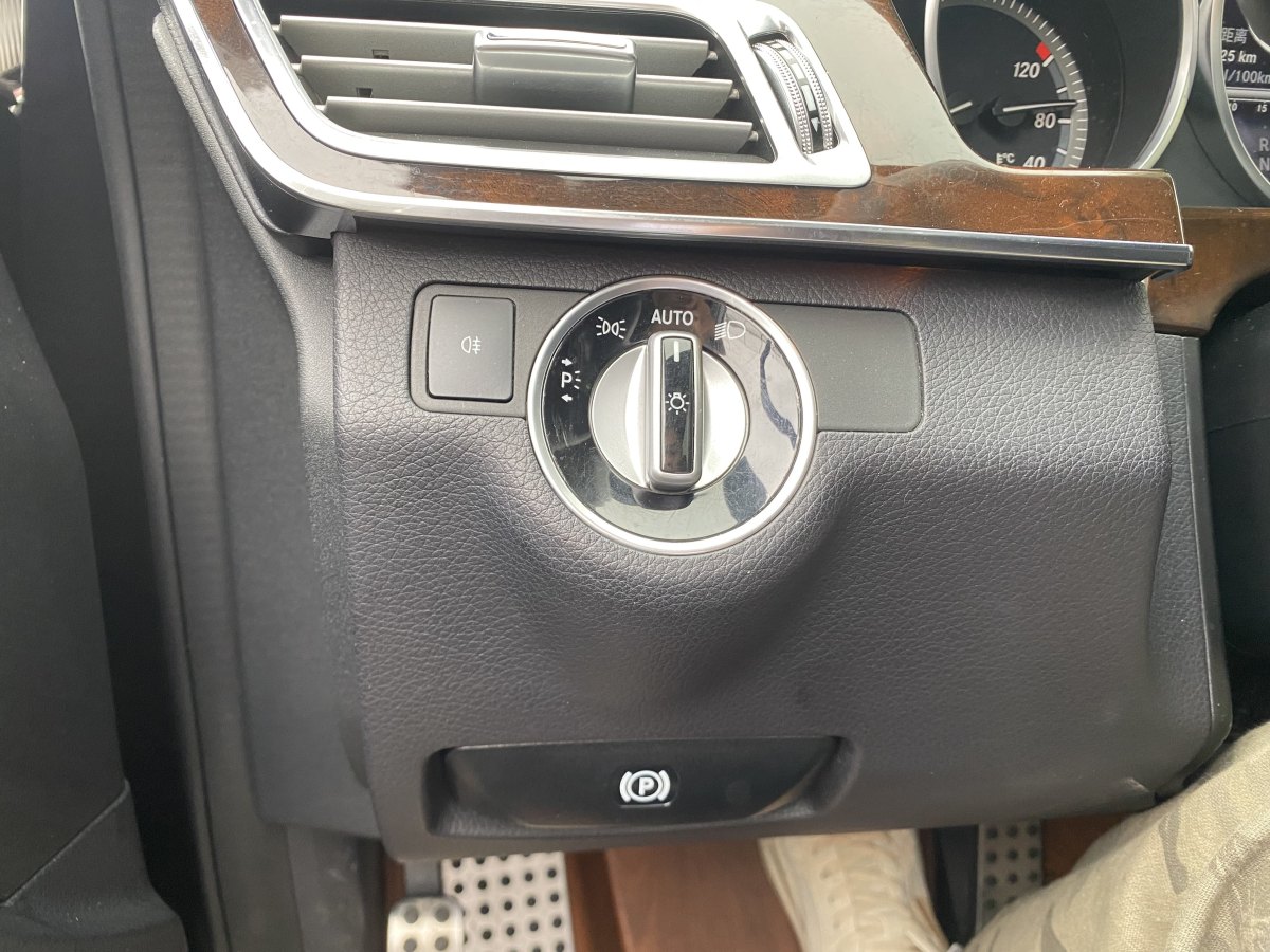 奔驰 奔驰E级  2014款 改款 E 300 L图片