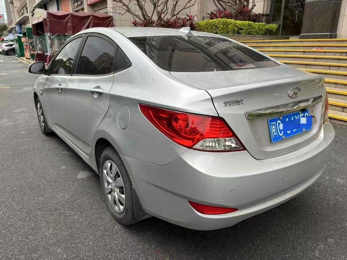 現(xiàn)代 瑞納  2013款 三廂 1.4L 自動標準型GL圖片