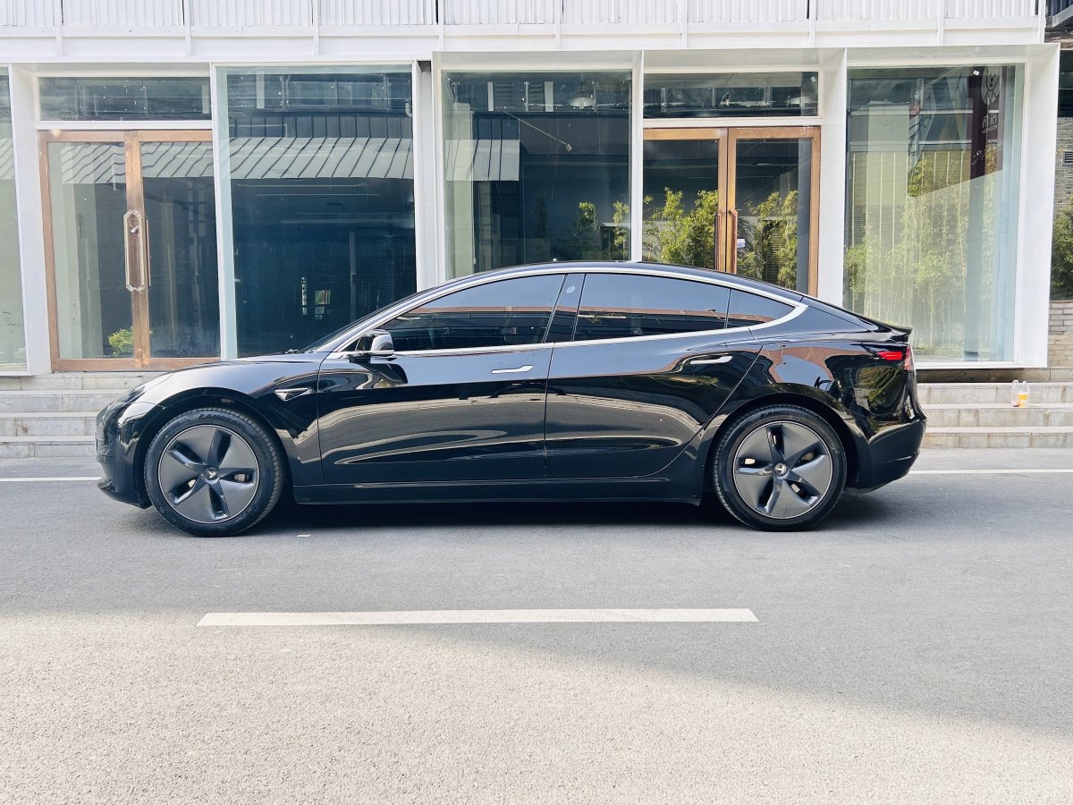 特斯拉 Model 3  2020款 改款 標準續(xù)航后驅(qū)升級版圖片