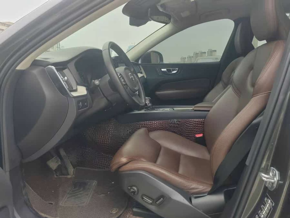 沃爾沃 XC60  2020款 T5 四驅(qū)智遠(yuǎn)豪華版圖片