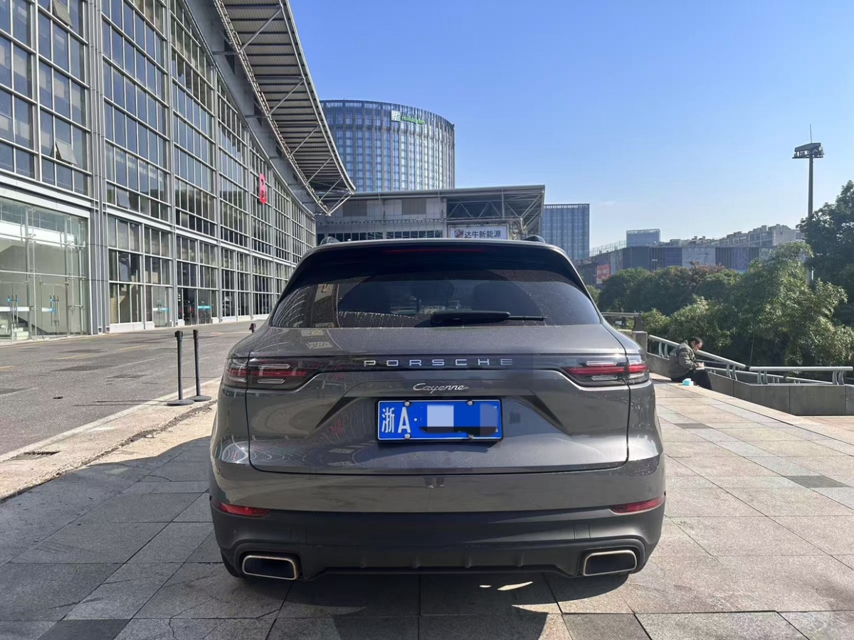 保時(shí)捷 Cayenne  2022款 Cayenne 3.0T 鉑金版圖片