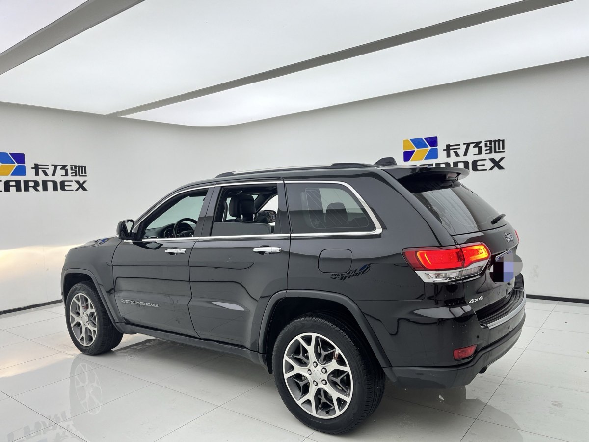 2022年1月Jeep 大切諾基  2020款 3.0L 精英導(dǎo)航版