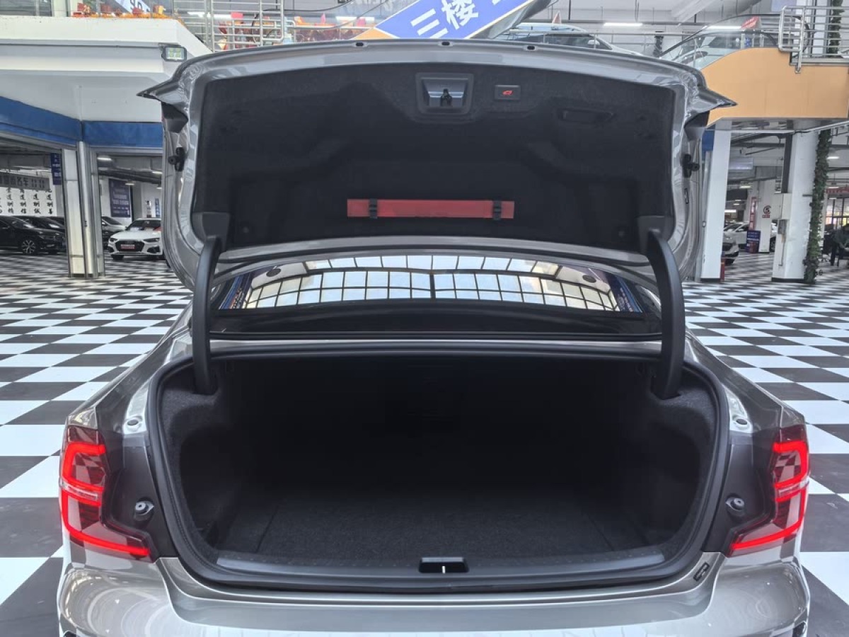 沃爾沃 S60L  2021款 T4 智遠(yuǎn)豪華版圖片