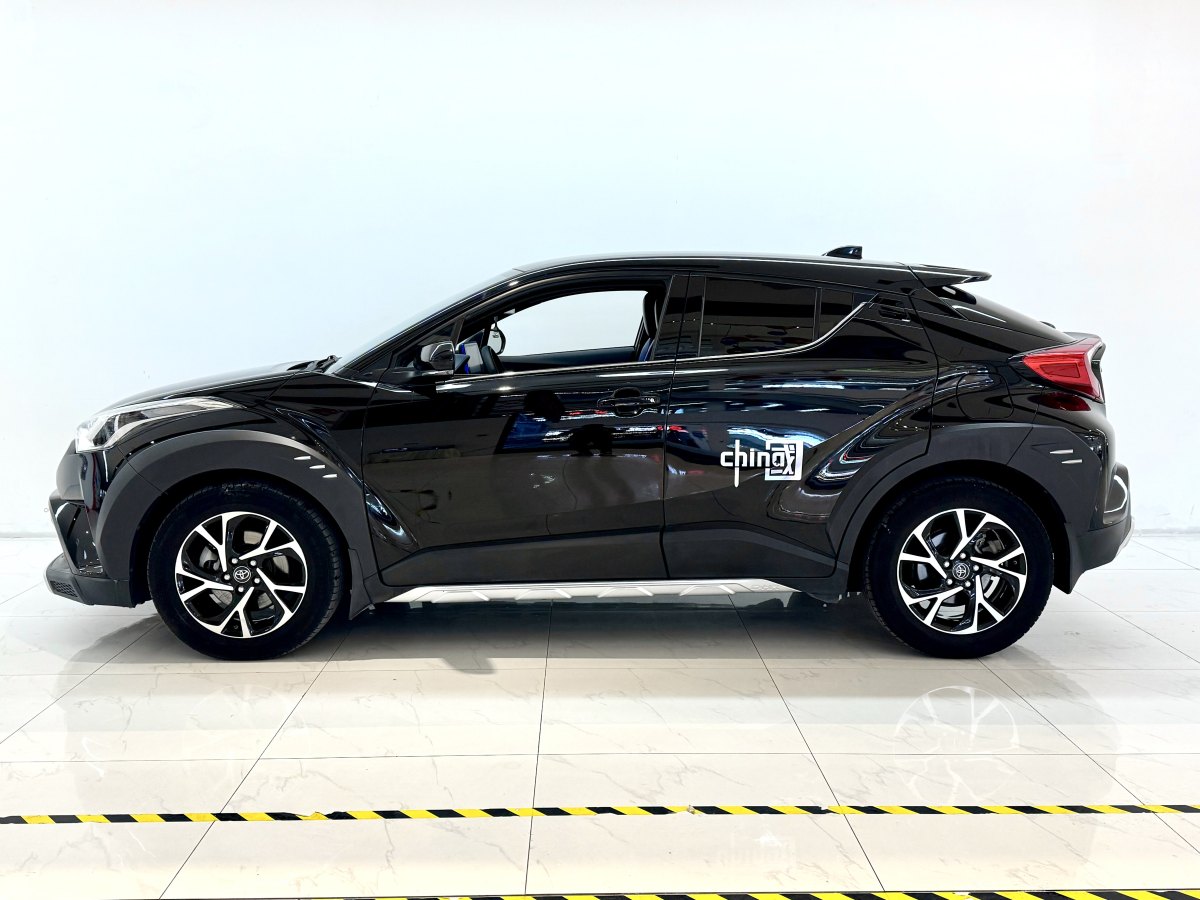 豐田 C-HR  2018款 2.0L 酷越領(lǐng)先版 國(guó)VI圖片