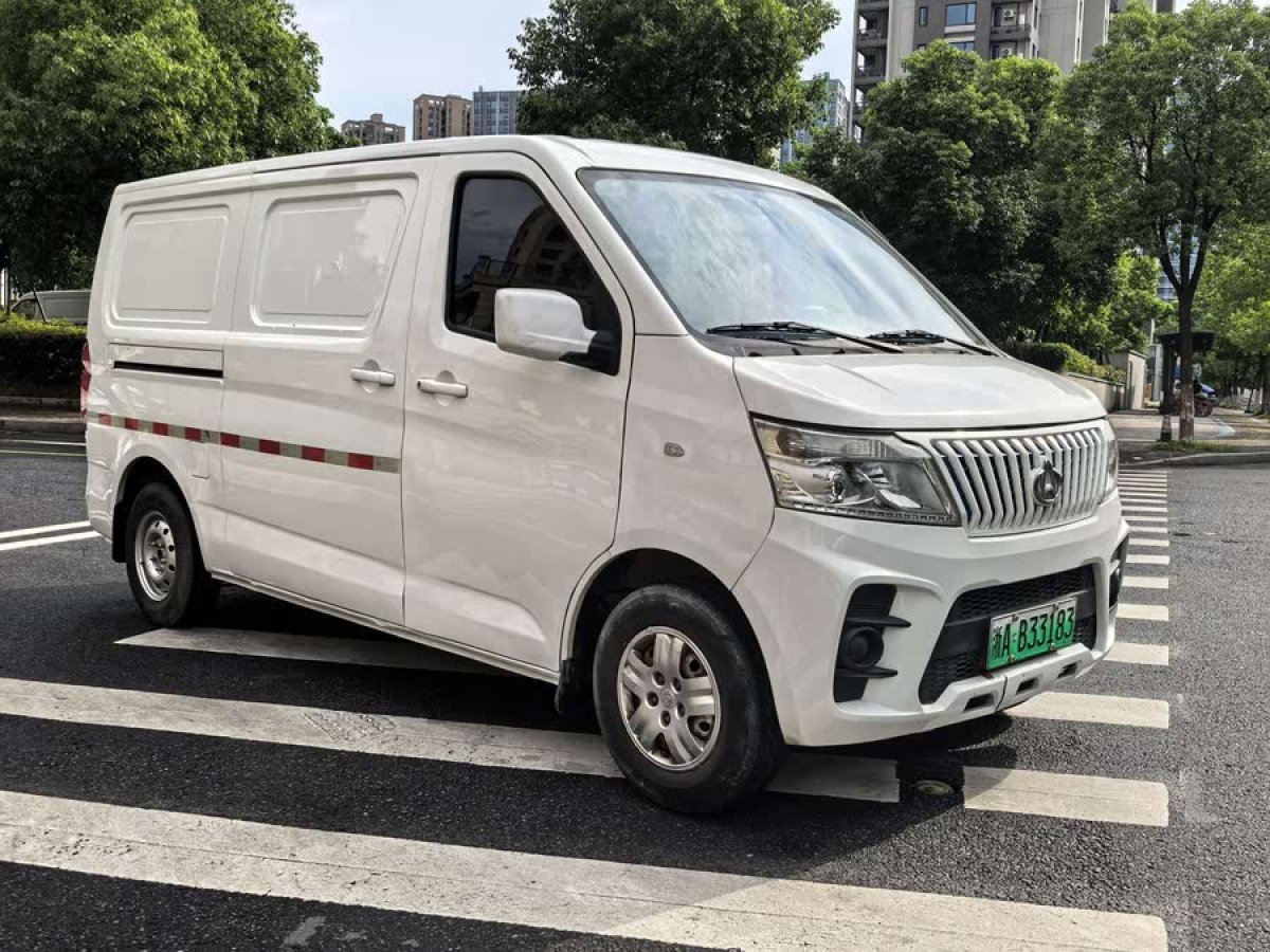 長(zhǎng)安歐尚 長(zhǎng)安睿行EM60  2022款 純電動(dòng)廂式運(yùn)輸車4525車長(zhǎng)平頂背掀門2座60kW 41.86kWh圖片