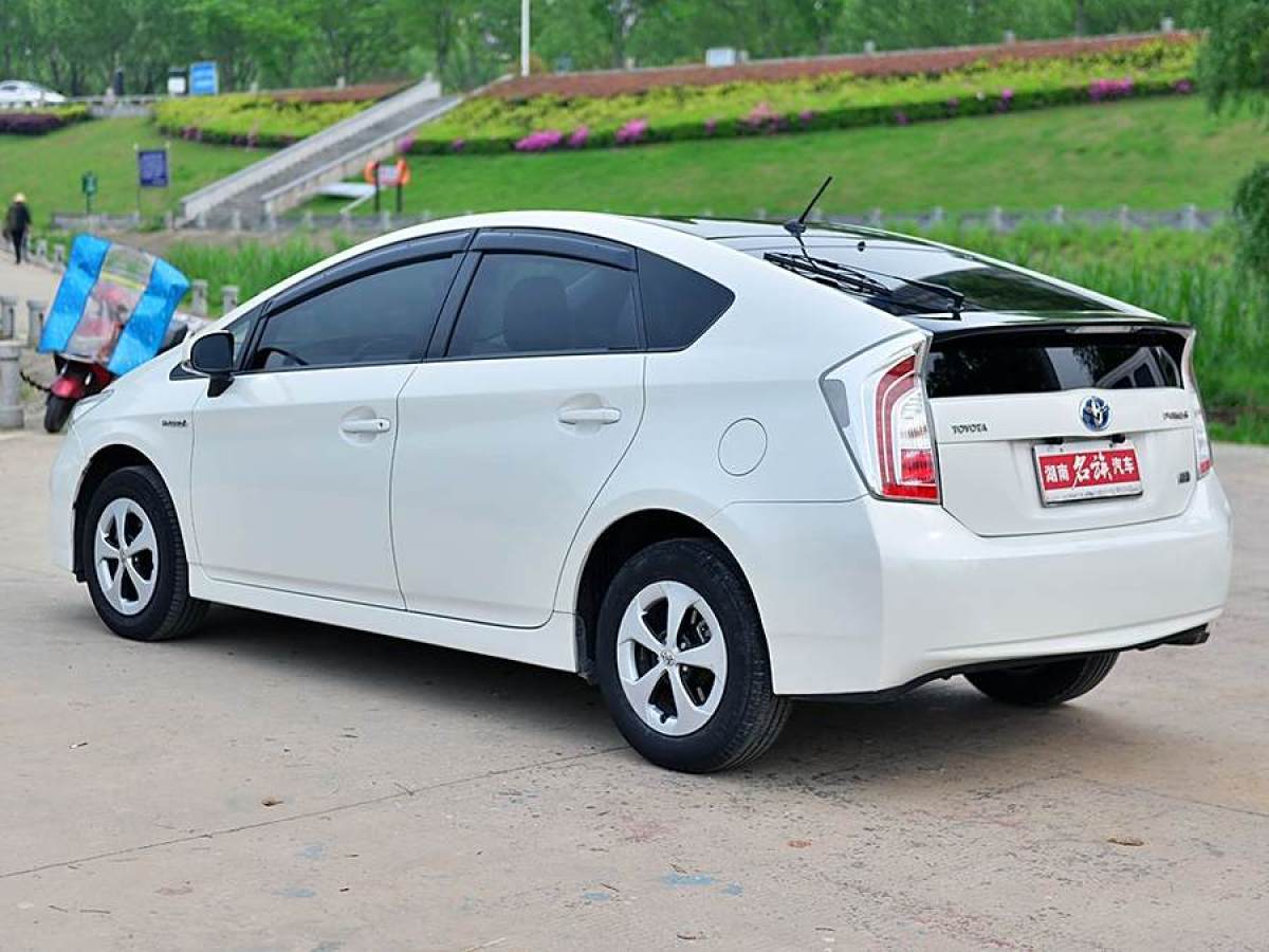 豐田 普銳斯  2012款 1.8L 標(biāo)準(zhǔn)版圖片