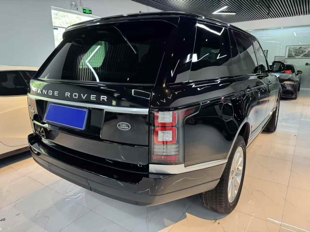 路虎 攬勝  2018款 3.0 V6 SC AB 尊崇創(chuàng)世加長(zhǎng)版圖片