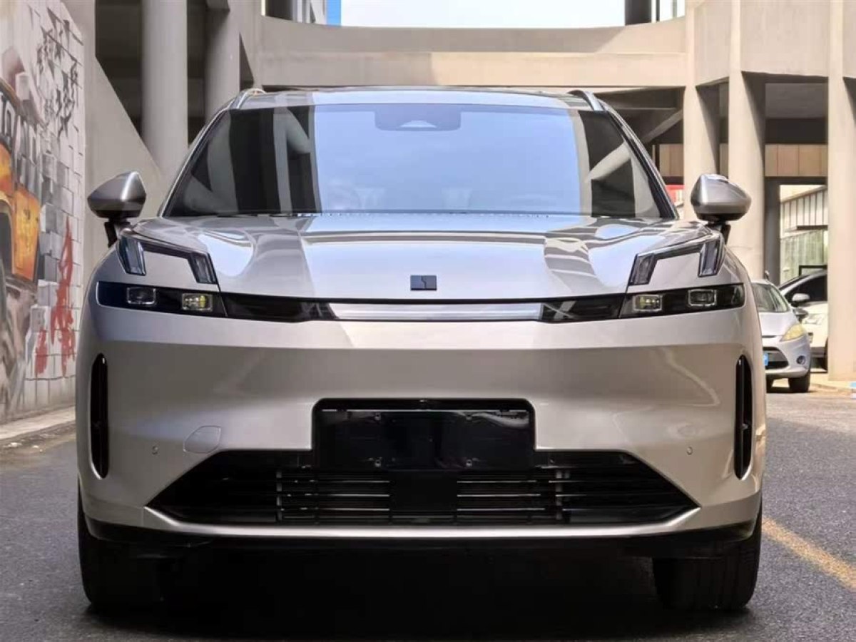 領(lǐng)克 領(lǐng)克08新能源  2023款 245km 超長(zhǎng)續(xù)航Halo圖片