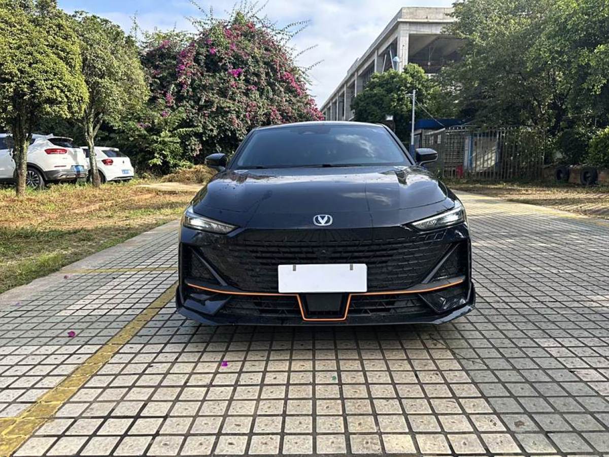 長(zhǎng)安 長(zhǎng)安UNI-V  2023款 1.5T 尊貴型圖片