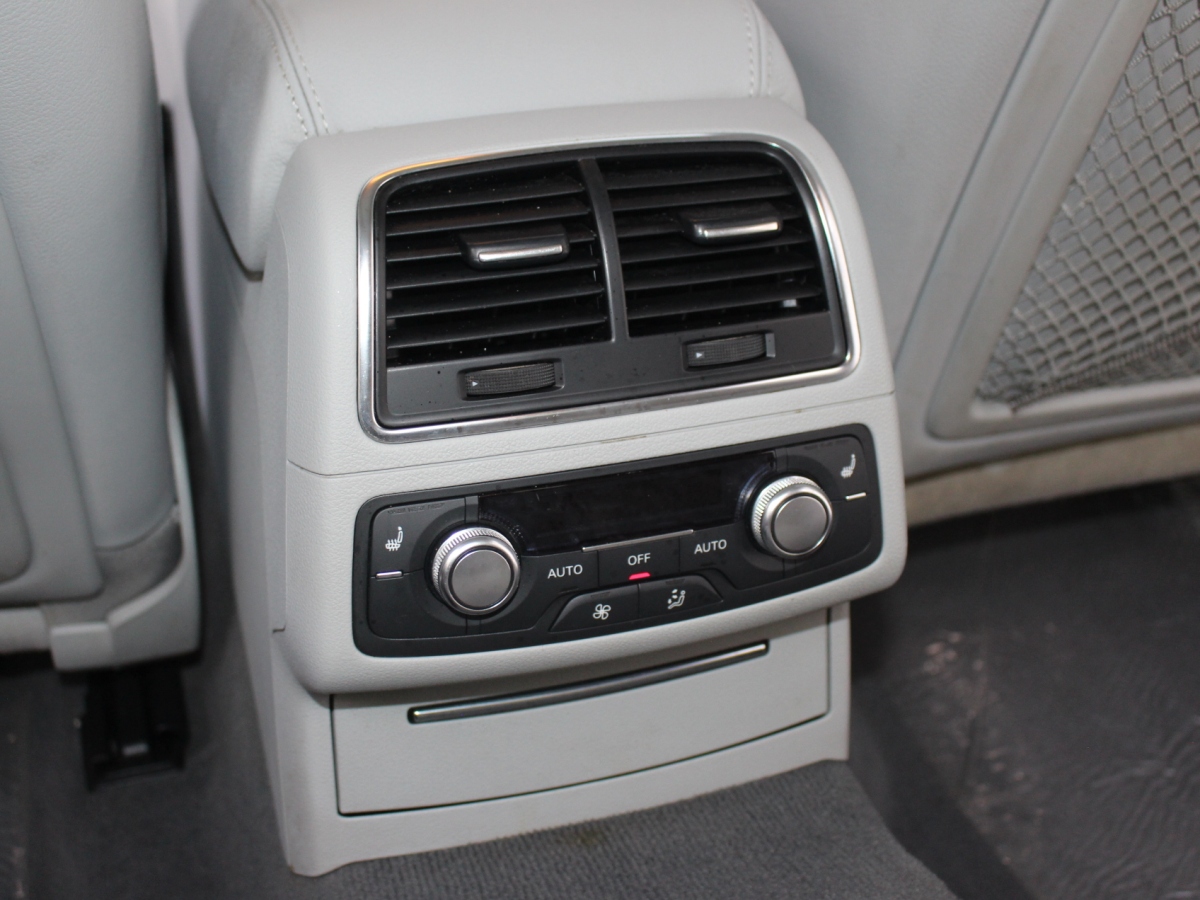 2013年9月奥迪 奥迪A6L  2012款 30 FSI 舒适型