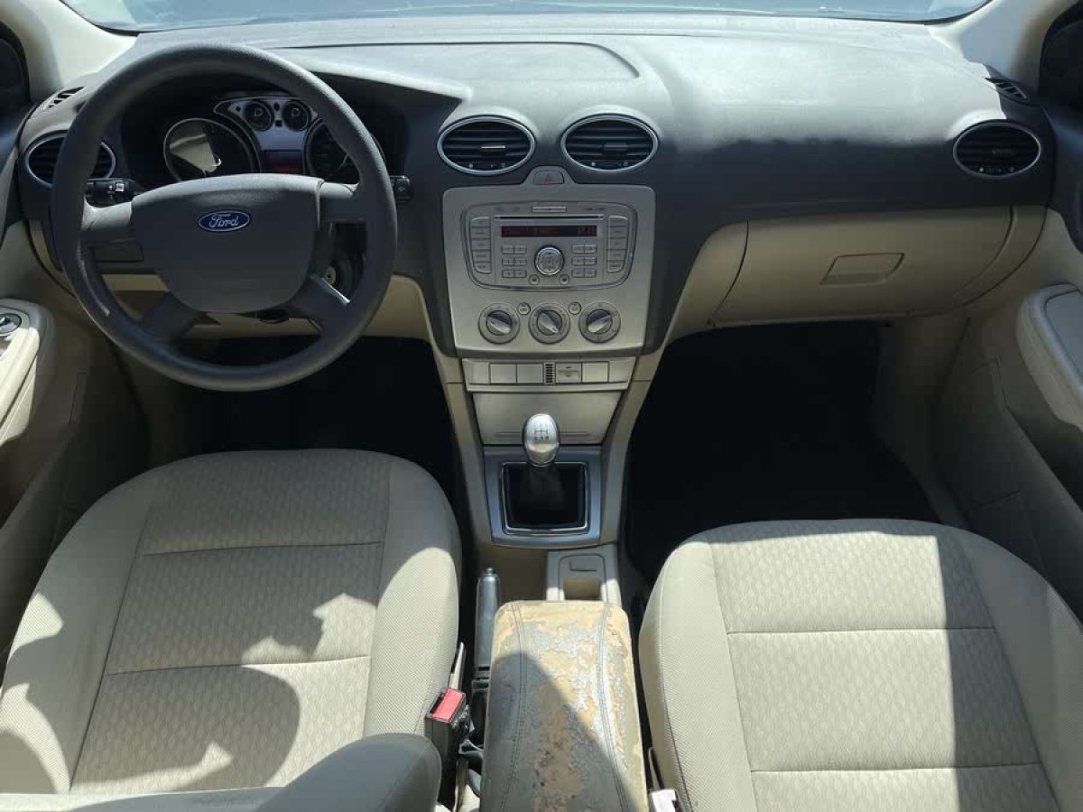 福特 ?？怂? 2011款 三廂 1.8L 手動經(jīng)典型圖片