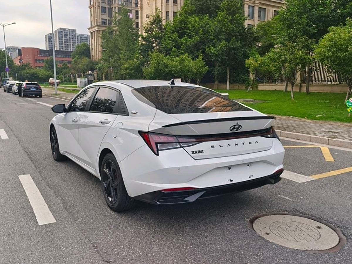 現(xiàn)代 伊蘭特  2022款 1.5L CVT LUX尊貴版圖片