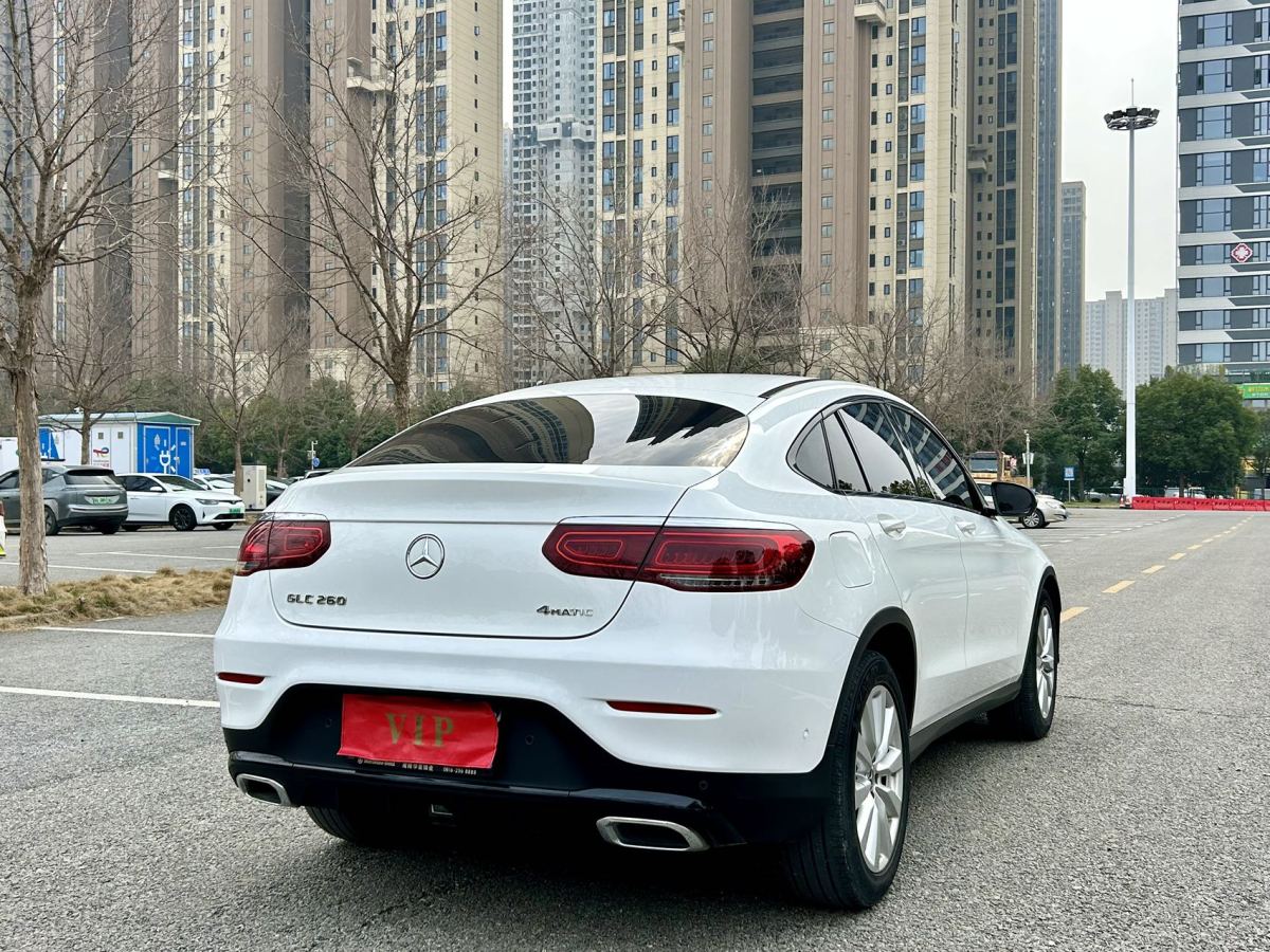 奔馳 奔馳GLC  2022款 改款 GLC 260 4MATIC 轎跑SUV圖片