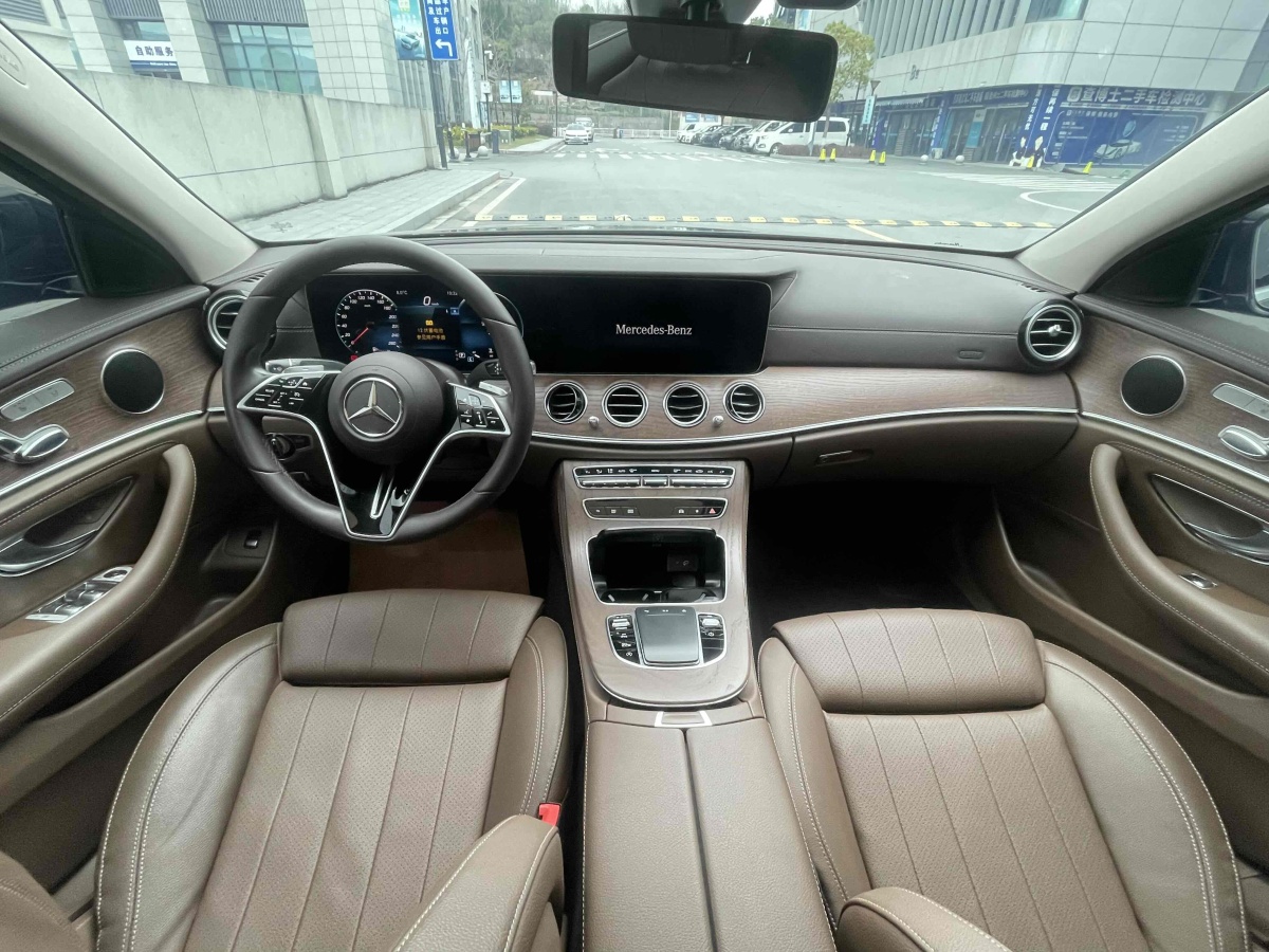 奔馳 奔馳E級  2022款 改款 E 300 L 時尚型圖片
