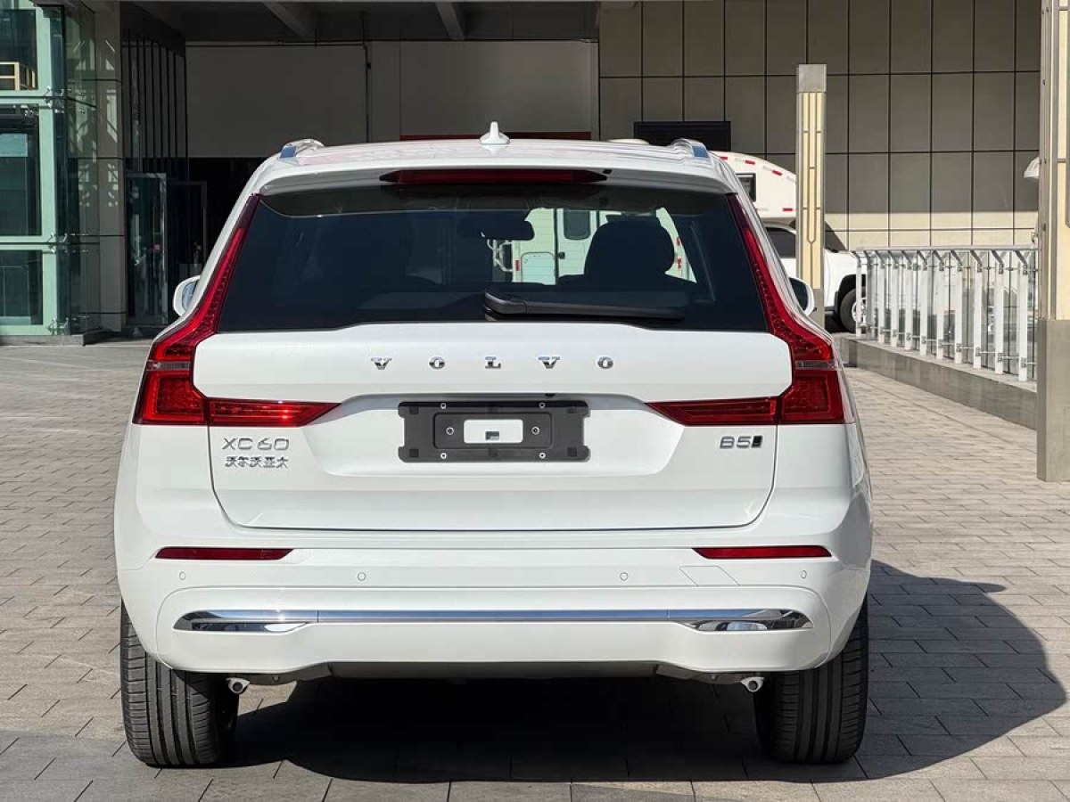 沃爾沃 XC60  2025款 B5 四驅(qū)智逸豪華版圖片
