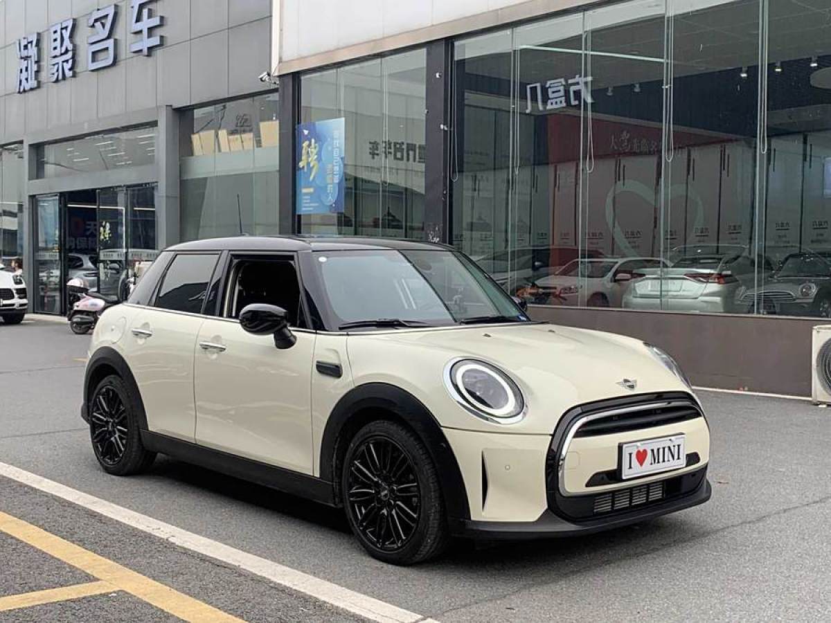 MINI MINI  2022款 1.5T COOPER 藝術(shù)家 五門版圖片