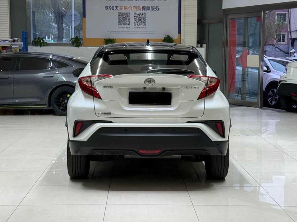 豐田 C-HR  2020款 2.0L 領(lǐng)先版圖片
