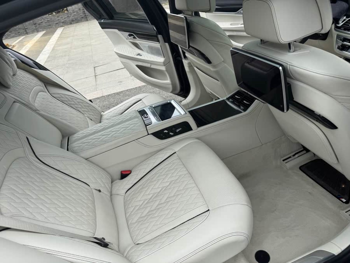寶馬 寶馬7系  2019款 M760Li xDrive V12 運(yùn)動套裝圖片