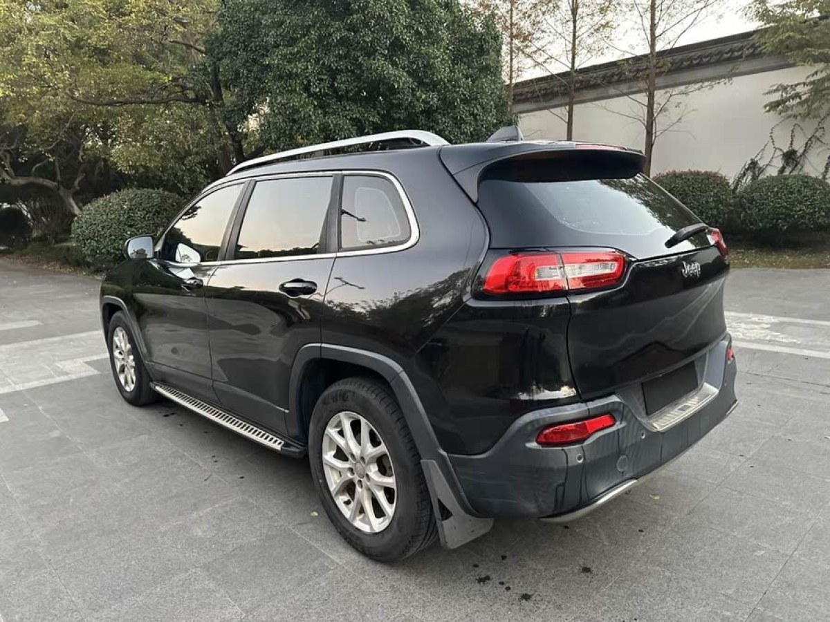 Jeep 自由光  2017款 2.0L 優(yōu)越版圖片