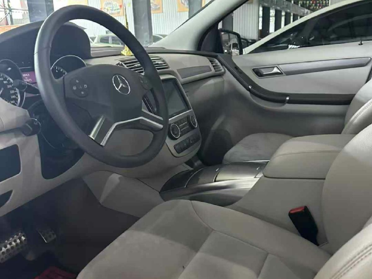 奔馳 奔馳R級(jí)  2015款 R 400 4MATIC 商務(wù)型圖片