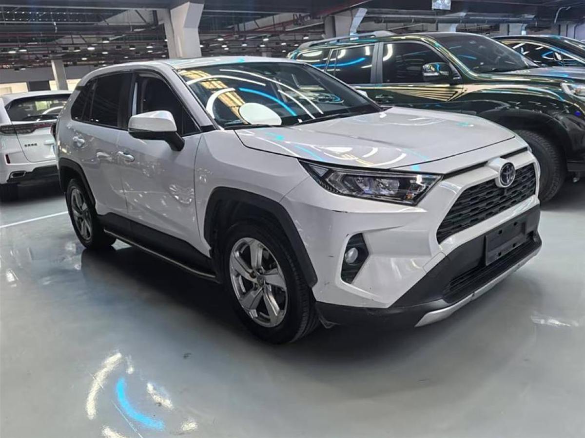 2020年7月豐田 RAV4榮放  2020款 2.0L CVT兩驅(qū)風(fēng)尚版