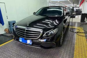 奔驰A级 奔驰  A 220 L 4MATIC 运动轿车