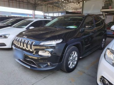 2018年7月 Jeep 自由光 2.0L 優(yōu)越版圖片
