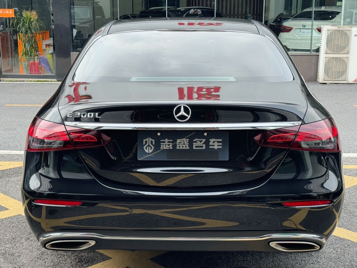 奔馳 奔馳E級  2022款 E 300 L 運動時尚型圖片