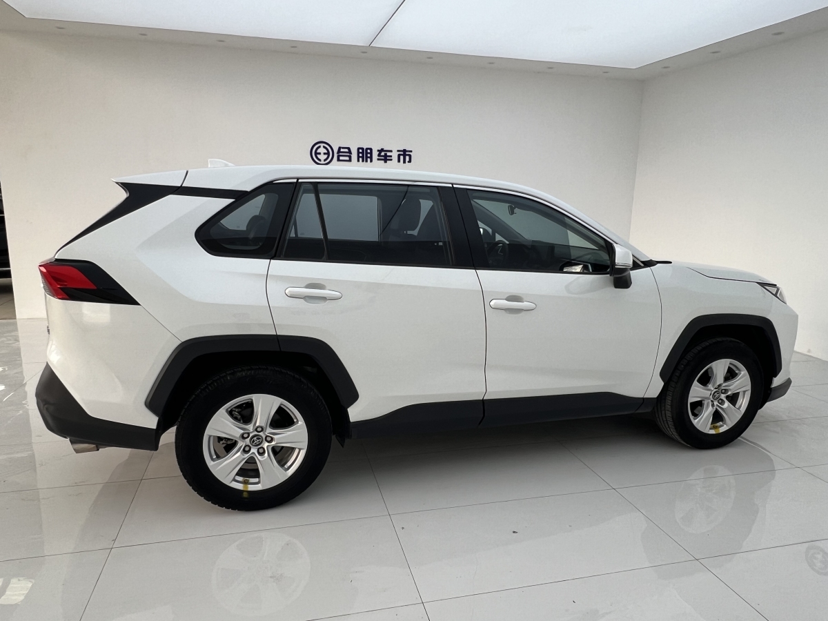 豐田 RAV4  2018款 榮放 2.0L CVT兩驅(qū)都市版圖片