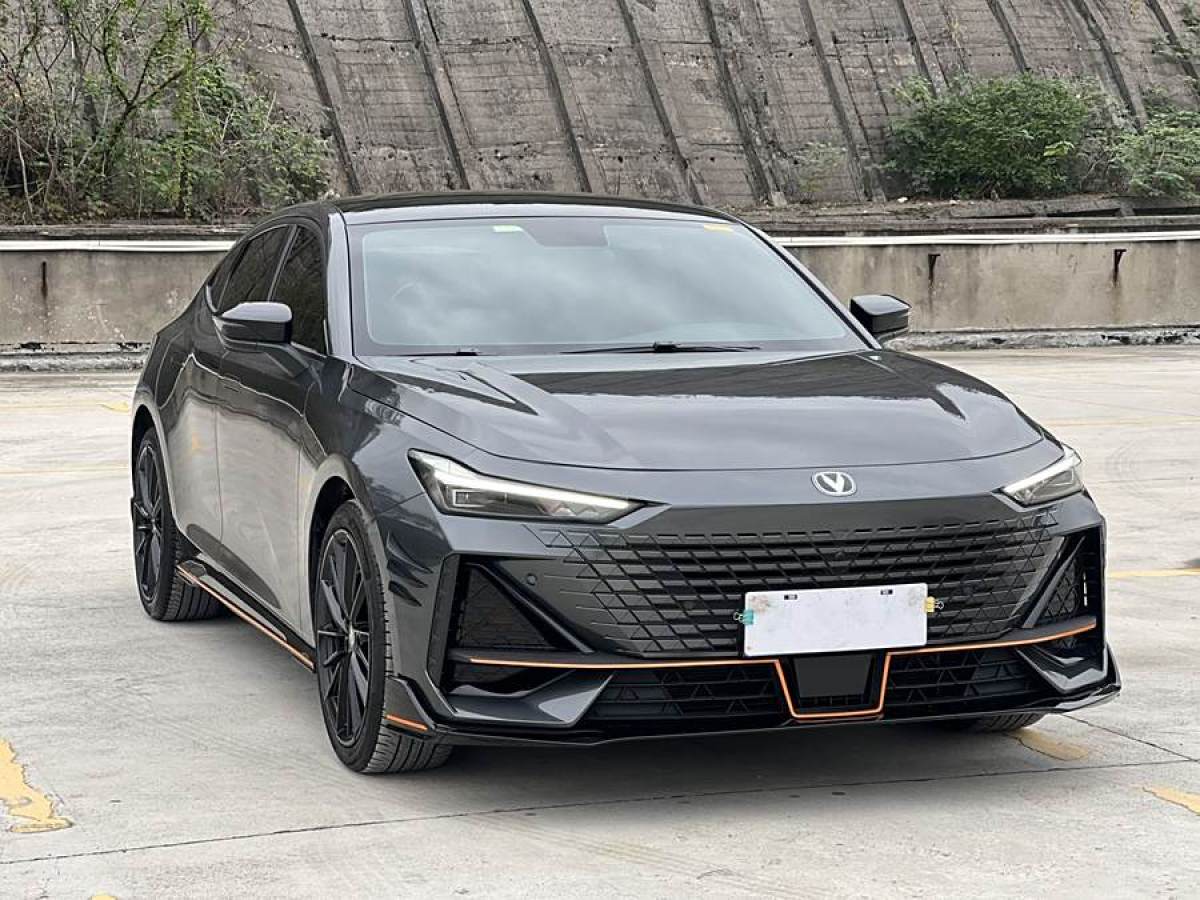 長安 長安UNI-V  2022款 1.5T 運(yùn)動(dòng)版圖片