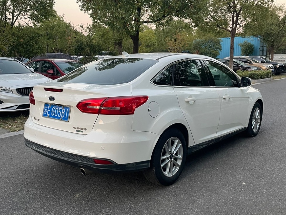 福特 ?？怂? 2018款 三廂經(jīng)典 EcoBoost 180 自動(dòng)精英型圖片