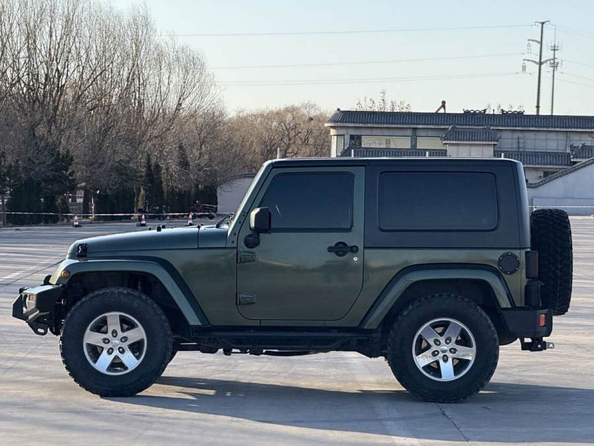 Jeep 牧馬人  2010款 3.8L Sahara 兩門版圖片