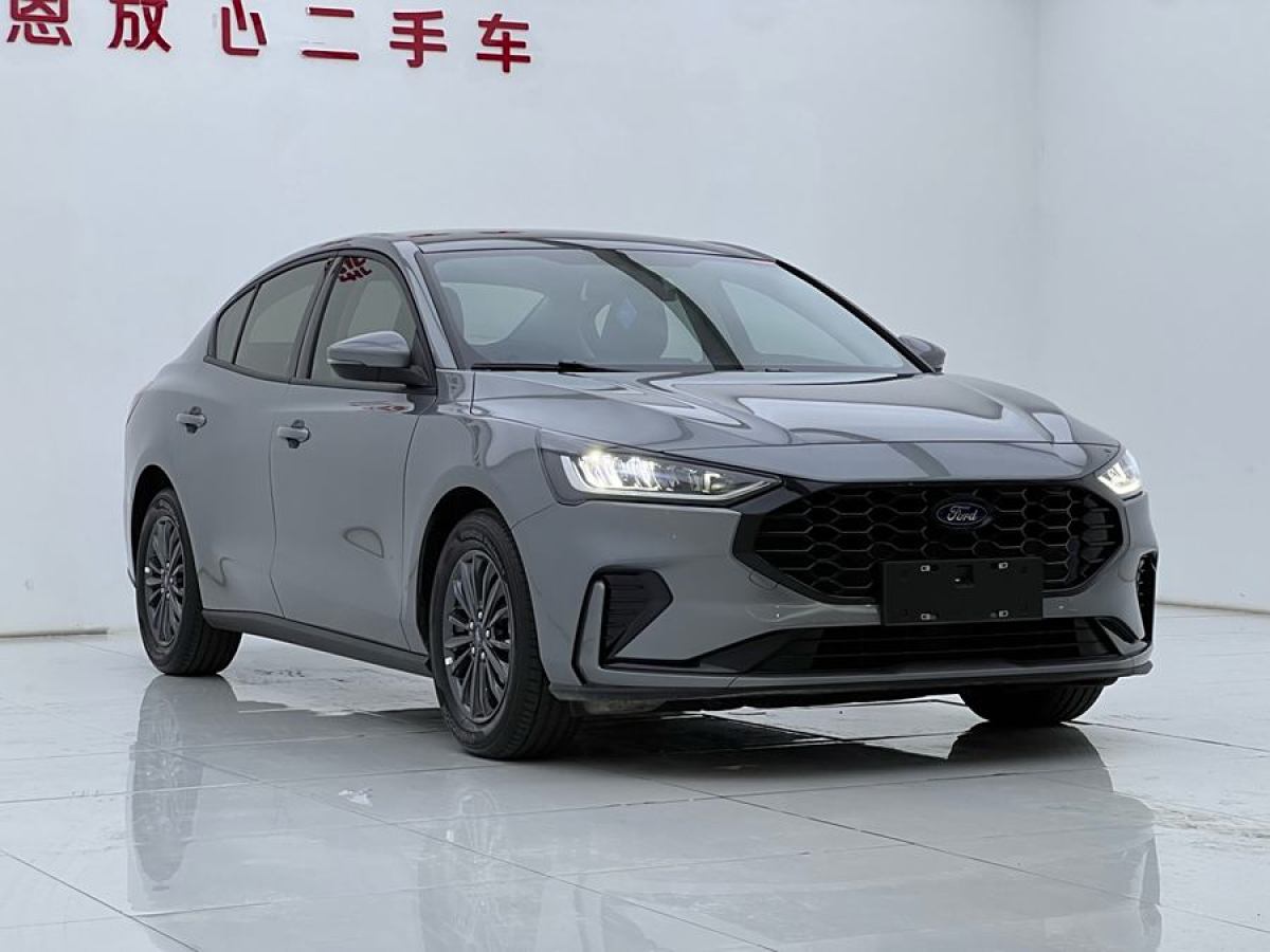 福特 ?？怂? 2022款 三廂 EcoBoost 180 自動競速版圖片