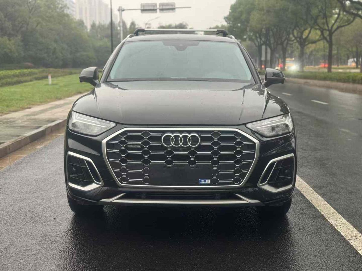 奧迪 奧迪Q5 e-tron  2022款 40 e-tron 星耀型 機(jī)甲套裝圖片