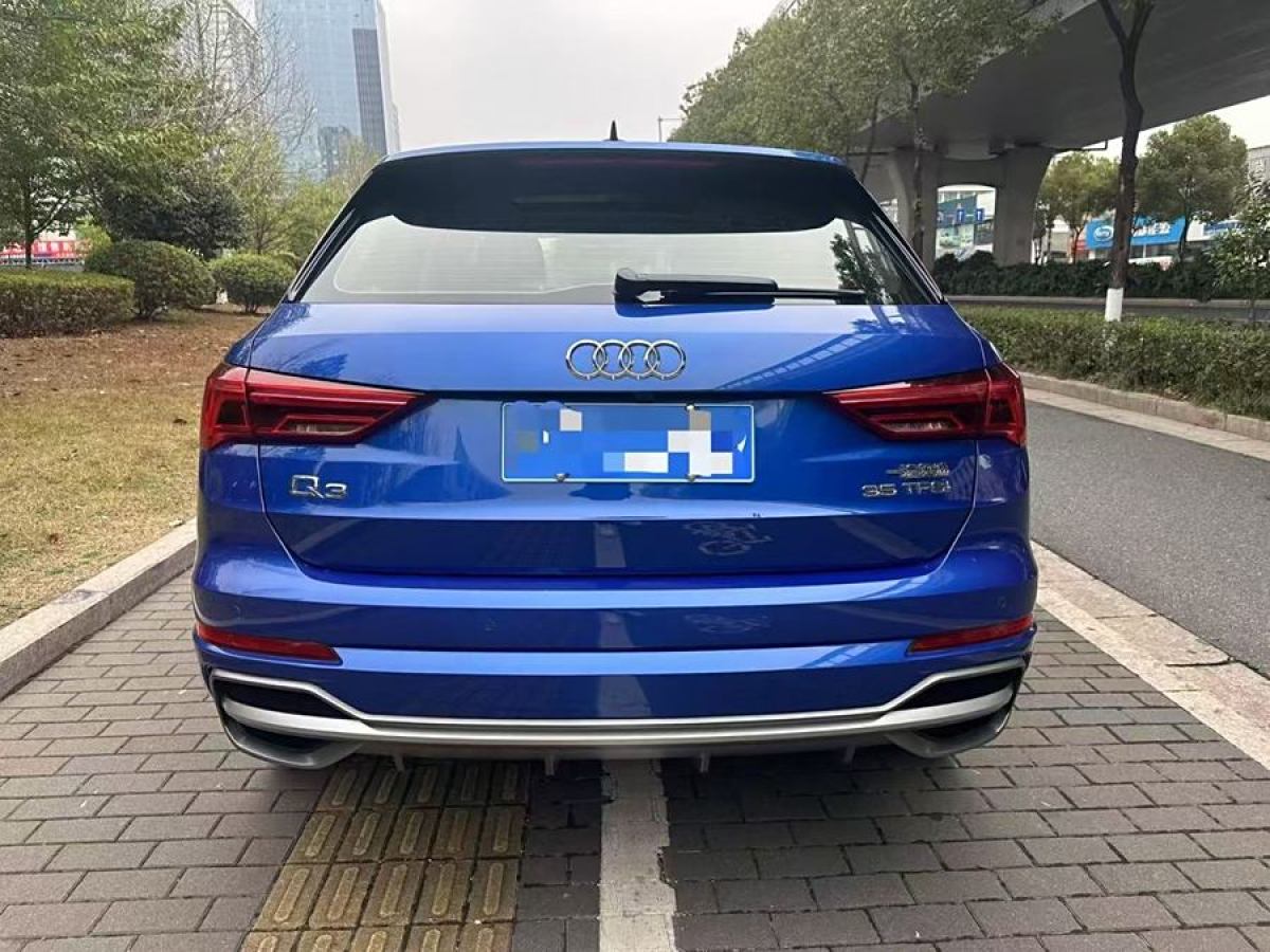 奧迪 奧迪Q3  2019款  35 TFSI 時(shí)尚動(dòng)感型圖片