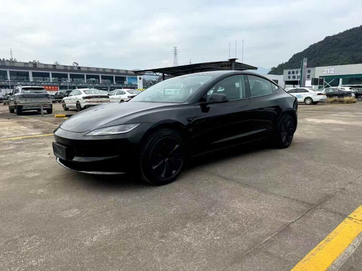 2023年12月特斯拉 Model S  2023款 三電機(jī)全輪驅(qū)動(dòng) Plaid版