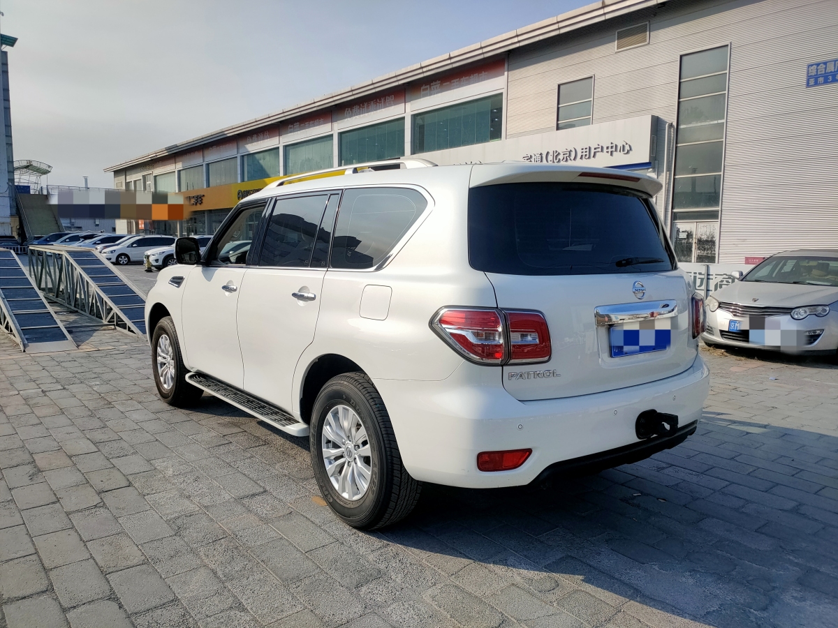 日產(chǎn) 途樂  2018款 4.0L 鉑金型圖片