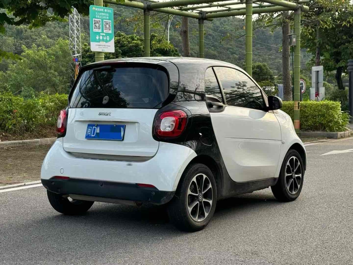 2017年11月smart fortwo  2015款 1.0L 52千瓦硬頂激情版