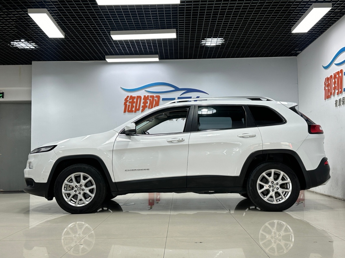 Jeep 自由光  2016款 2.4L 专业版图片