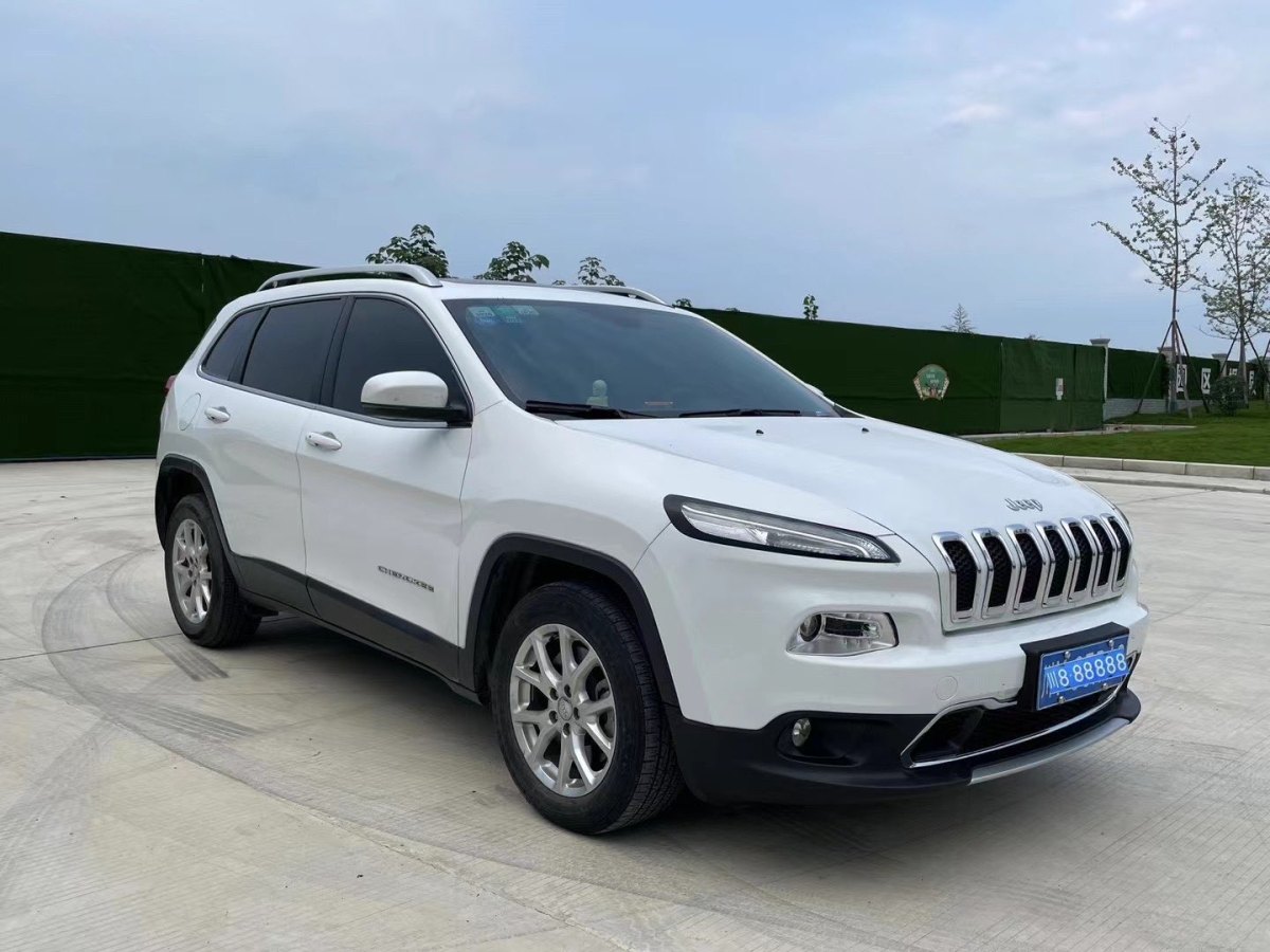 Jeep 自由光  2016款 2.0L 優(yōu)越版圖片