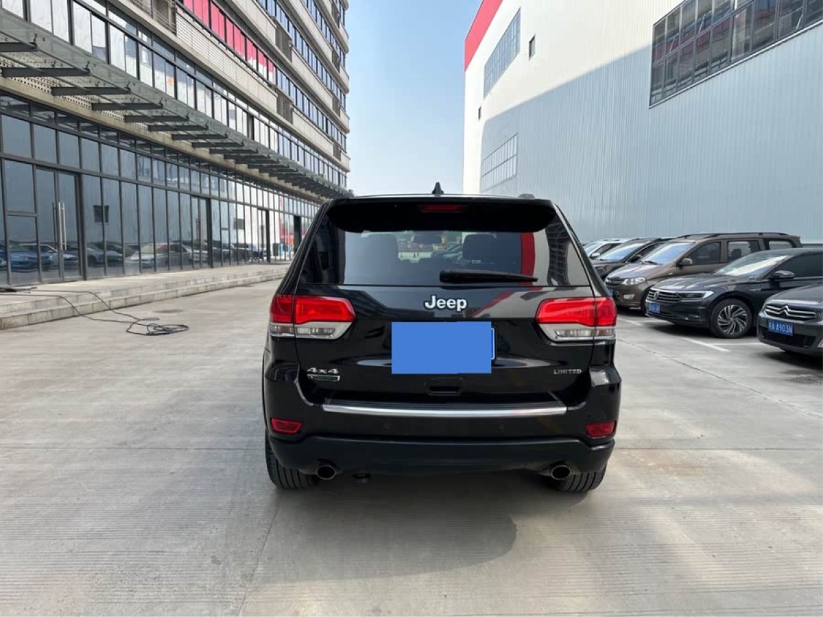 Jeep 大切諾基  2015款 3.0TD 柴油 舒享導(dǎo)航版圖片