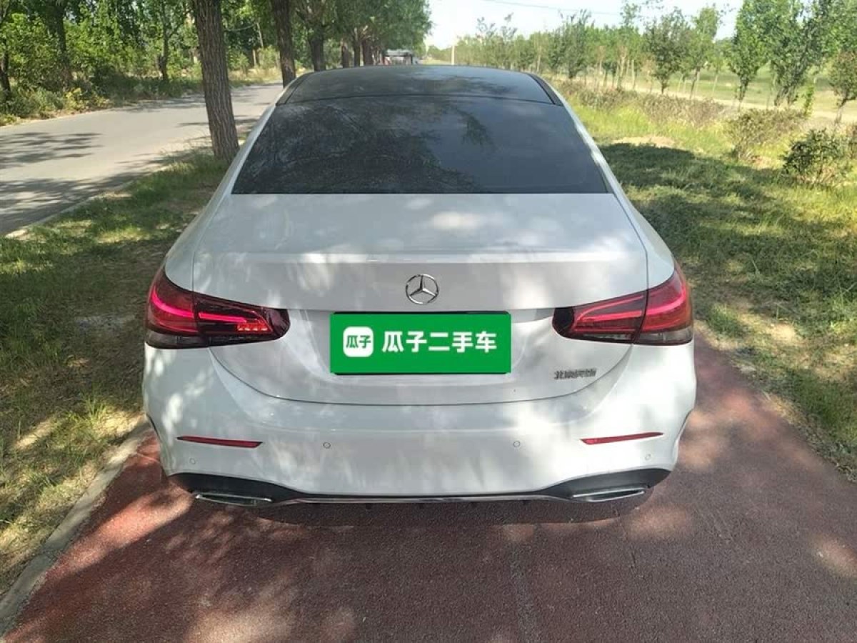 奔馳 奔馳A級  2019款  改款 A 180 L 運動轎車圖片