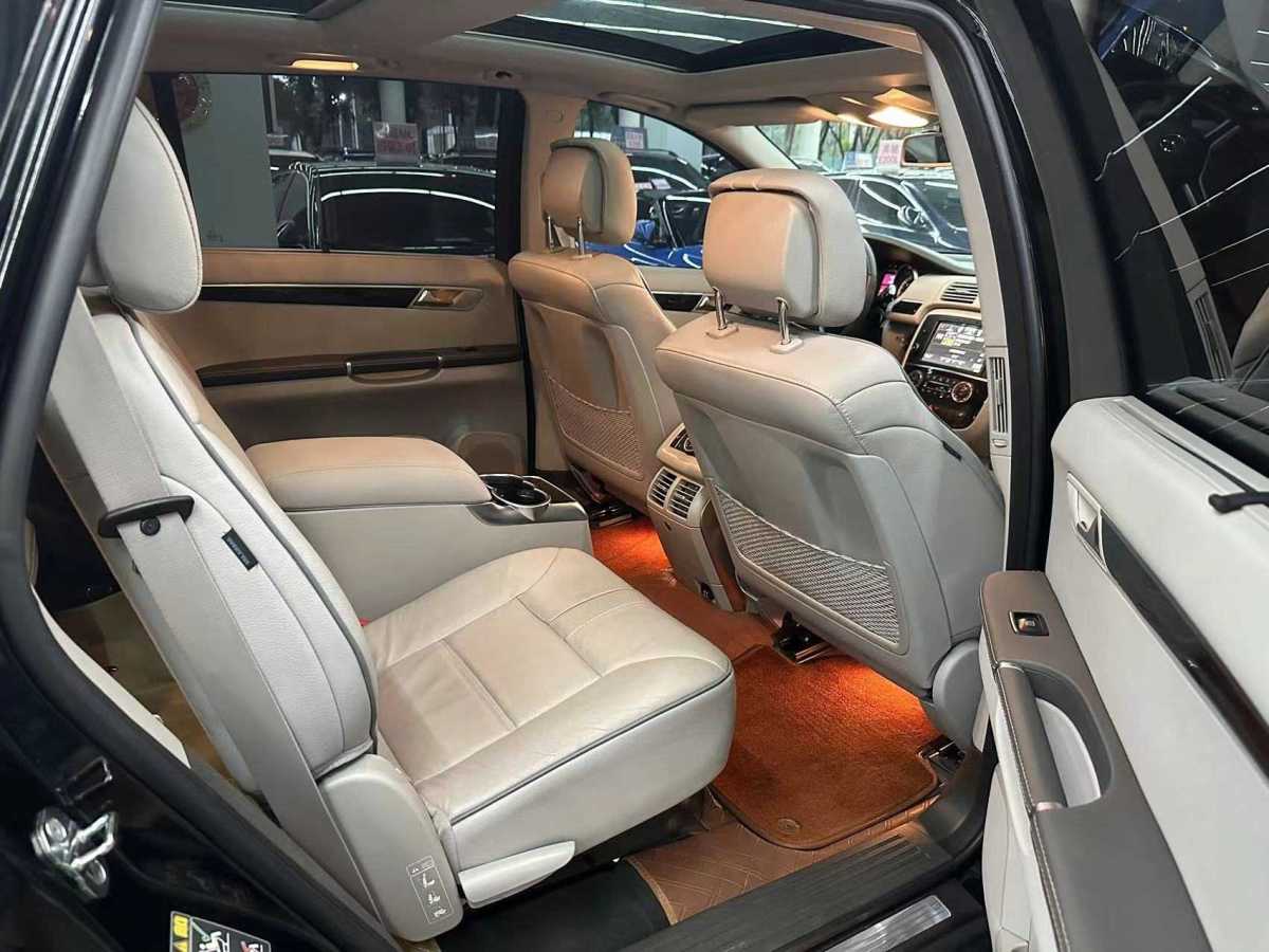 奔驰 奔驰R级  2017款 R 320 4MATIC 豪华型臻藏版图片